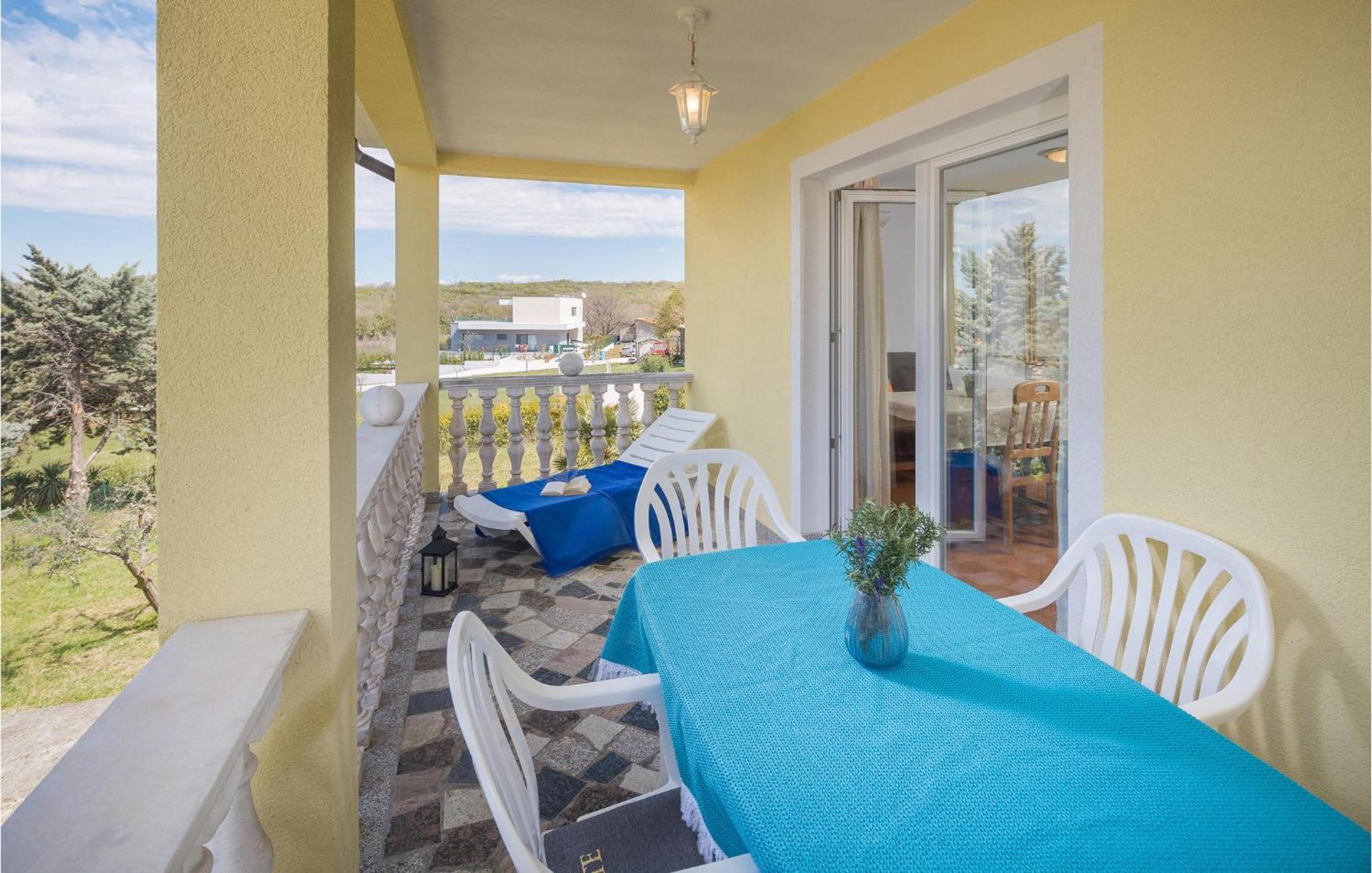1 Bedroom Beautiful Apartment In Poreč Exterior foto